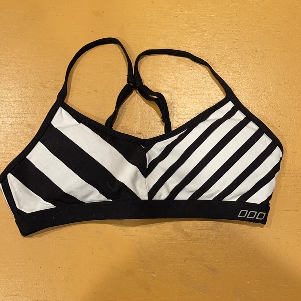 Lorna Jane Black and white Sabine sports bra